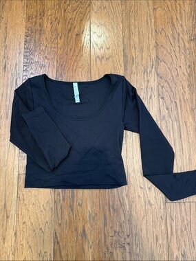 Athleta Black Ribbed Long-Sleeve Scoop Neck Crop Top, Small